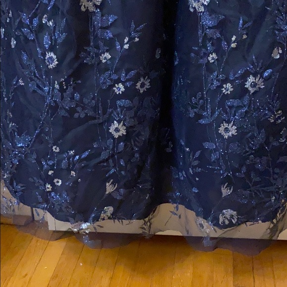 Floor length formal dress - Picture 4 of 7